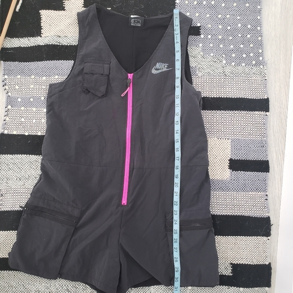 Nike women‘s icon clash romper size M - Picture 15 of 15